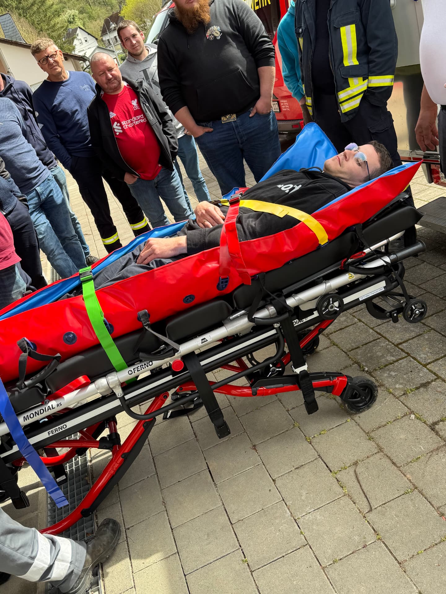 Praxisübung mit Vakuummatratze auf der Trage